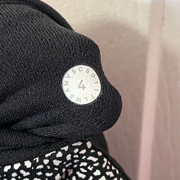 Lululemon Leggings Size 4 Invigorate 7/8 Tight Chakra Print Alpine White Black - Picture 10 of 10